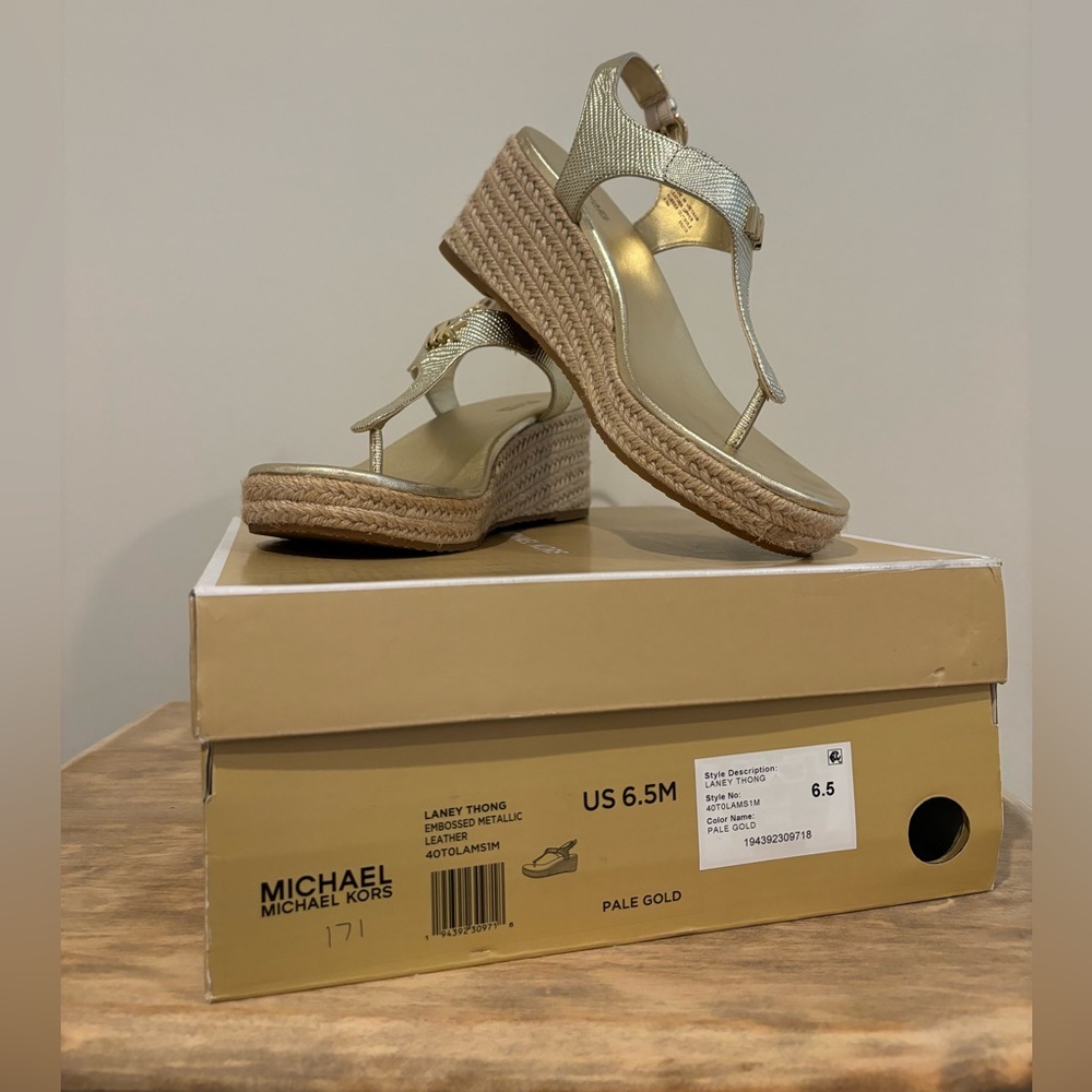 Michael KORS Laney Pale Gold Leather Espadrille Thong Wedge size 6.5